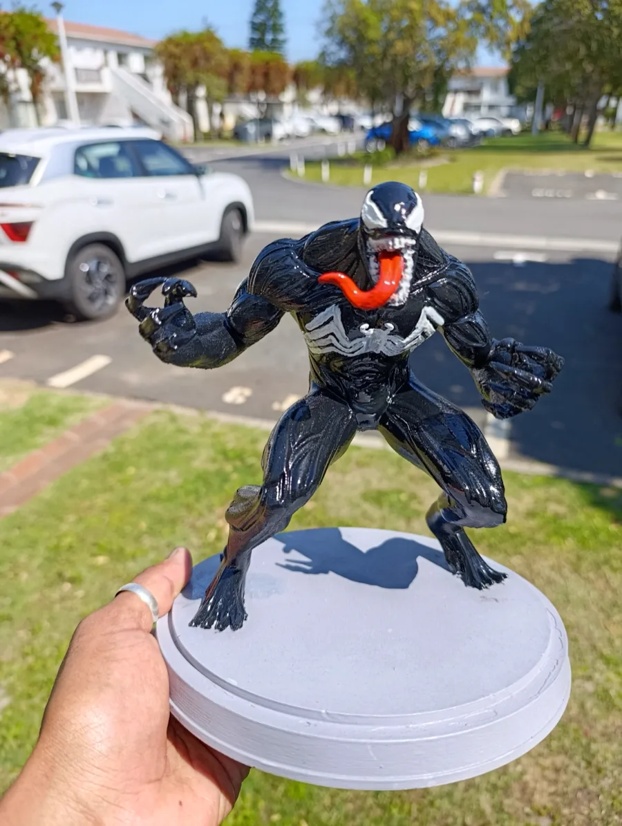 Venom Statue — 3D printed display piece (photo 1 of 4)